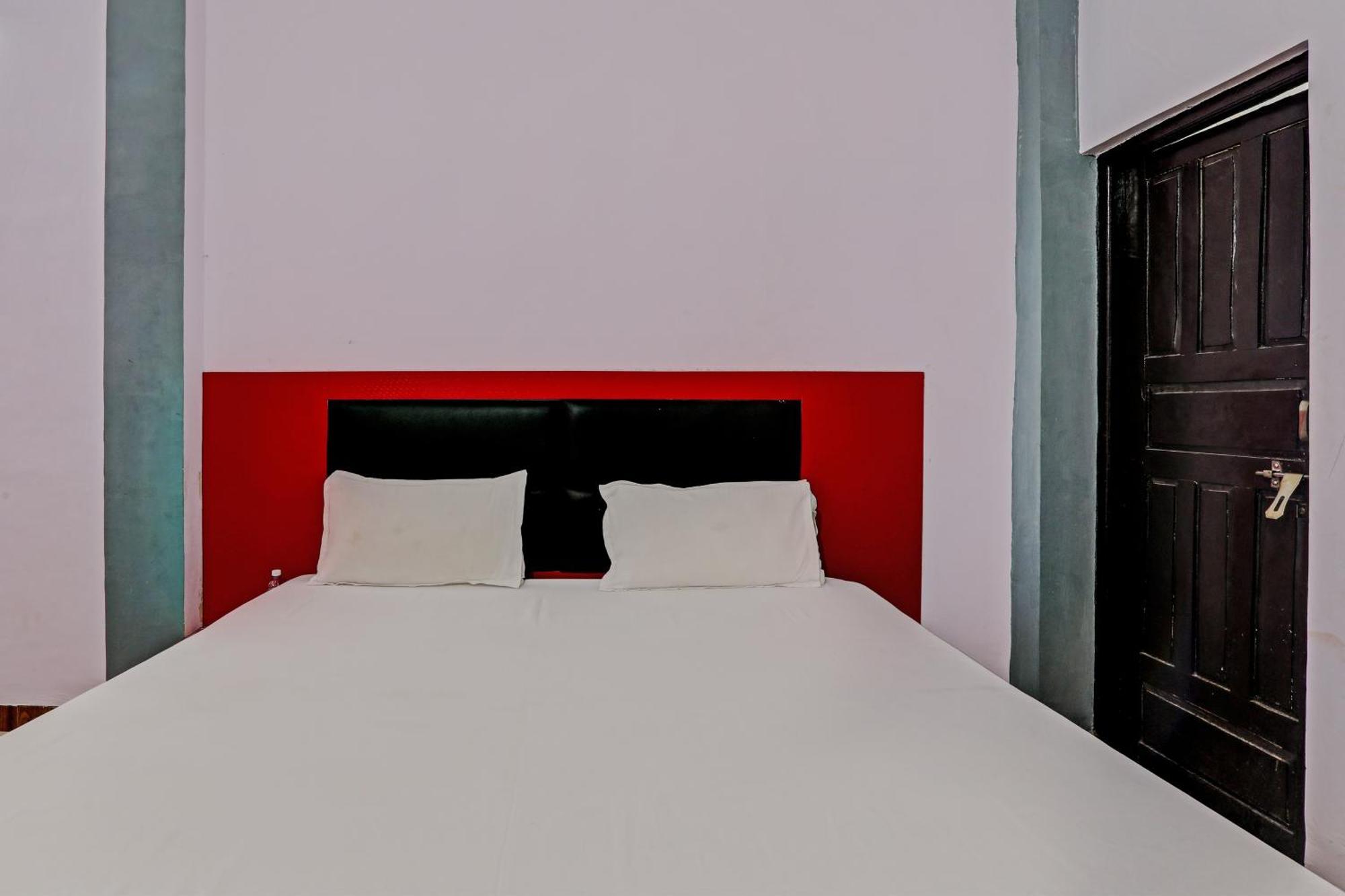Oyo Hotel Crown Lucknow Exterior photo