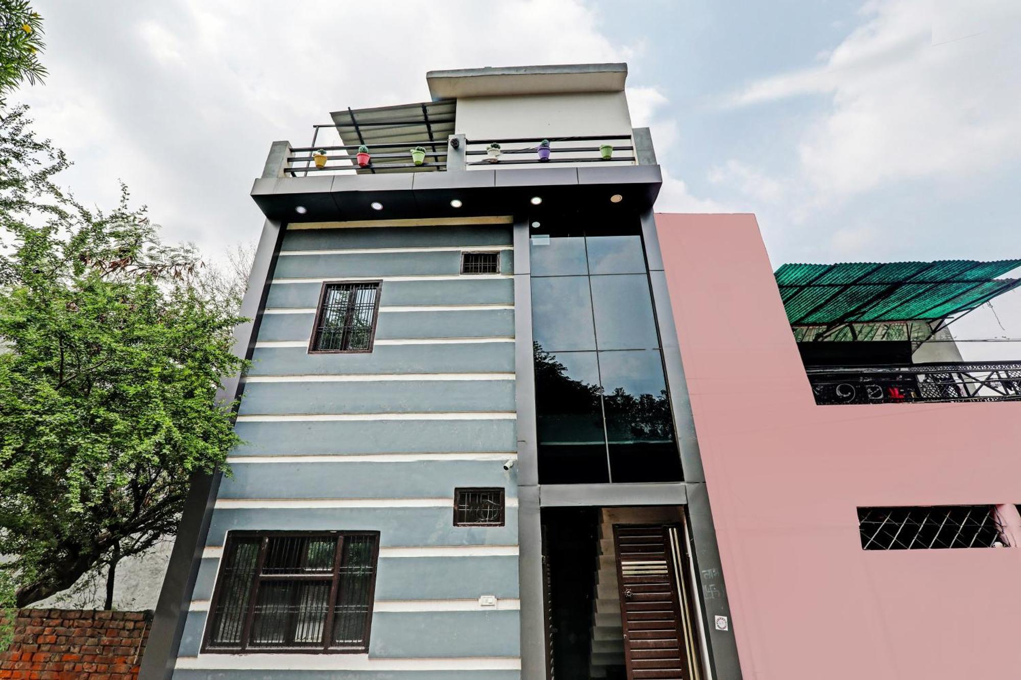 Oyo Hotel Crown Lucknow Exterior photo